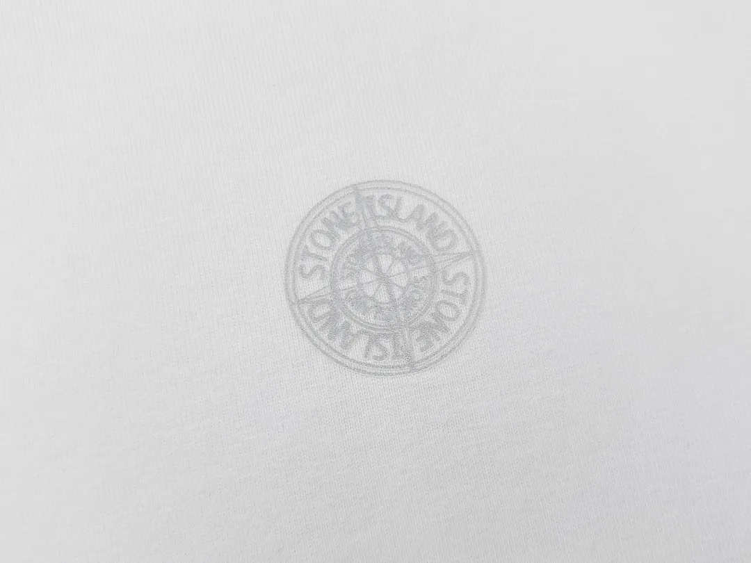 W658#P110💰 [Stone lsland/Stone Island summer printed square 68-15 short-sleeved T-shirt] ⚠️[Original creation with high control of details] -Made of 230g combed cotton 32-count double yarn, soft and comfortable to the touch, sweat-absorbent and breathable. -Simple basic and versatile style, original single quality, the first choice for couples. -Made in a large factory, four needles and five threads on the shoulder, neat alignment, high quality workmanship. -Same style for men and women. Very versatile, one piece for everyone, details are clearly visible. Color: Black White Size: M L